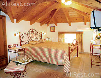 Andreolas Luxury Suites 7